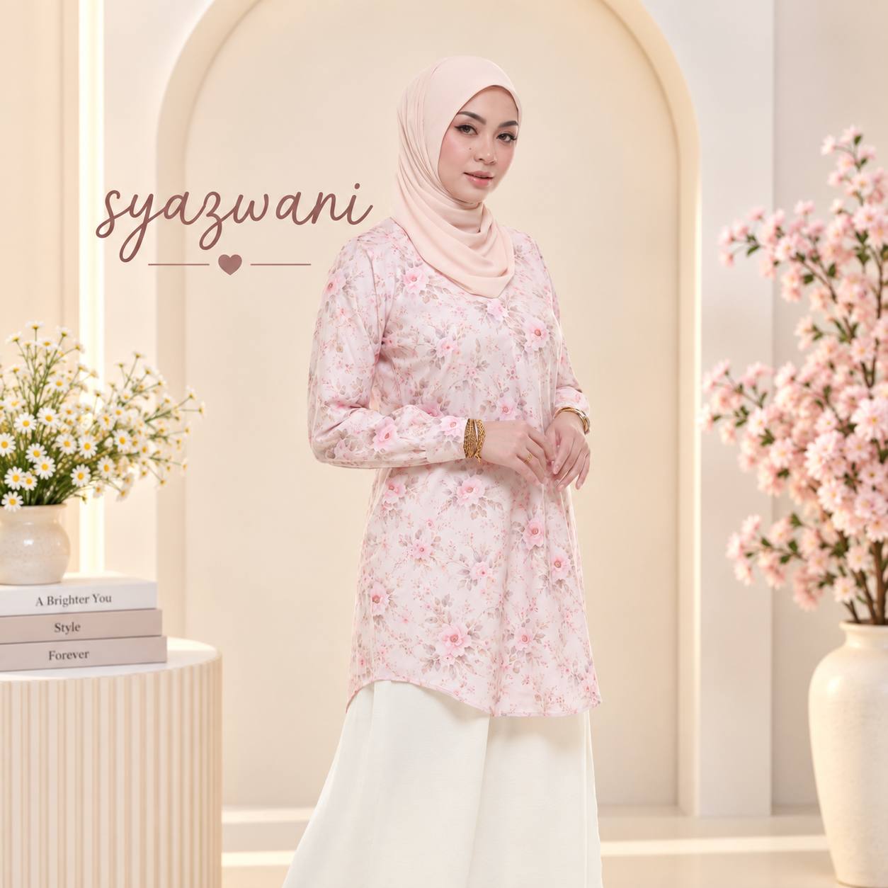 Model wearing Baju Seluar